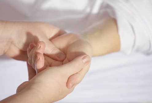 Læge medicinsk osteopati: Karpaltunnelsyndrom Sundhedstips fra Klinik Gahlenbeck, Lægeklinik for osteopati og Akupunktur i Kolding.