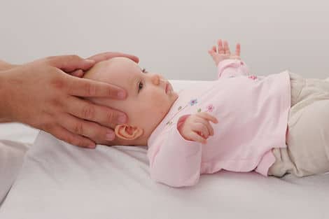 Hvordan undersøger jeg en baby med favoritside?