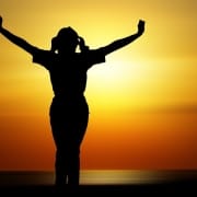 Nakkesmerter, spændinger og spændingshovedpine – sådan kan osteopati hjælpe