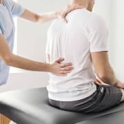 Spinalkanalstenose – Symptomer, årsager og moderne behandling