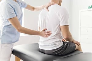 Spinalkanalstenose – Symptomer, årsager og moderne behandling